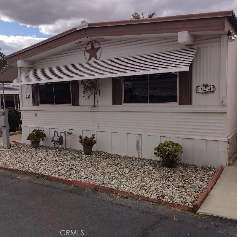Photo 1 of 1 — 725 Thornton Avenue, Hemet, CA 92543
