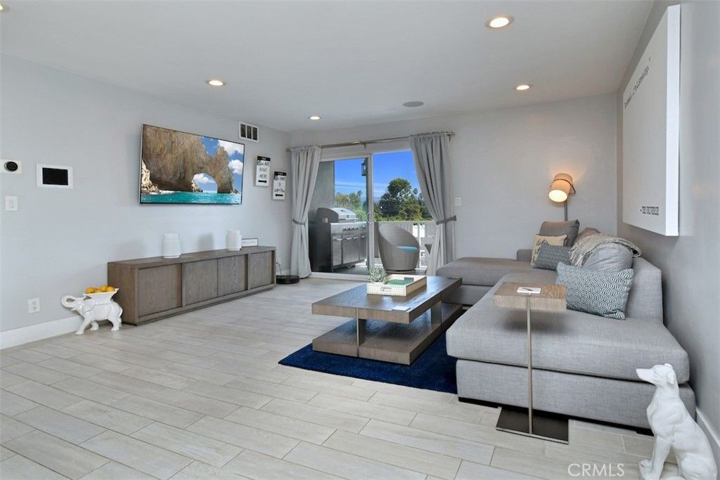 Photo of 13543 Moorpark Street #15, Sherman Oaks, CA 91423 (MLS # SR25249220)