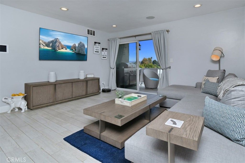 Photo of 13543 Moorpark Street #15, Sherman Oaks, CA 91423 (MLS # SR25249220)