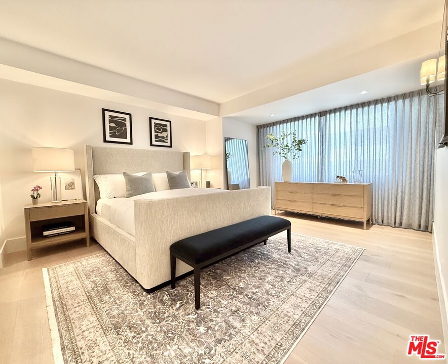 818 N Doheny Drive 901