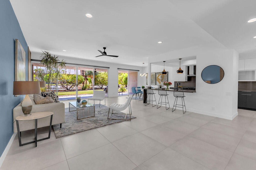 469 E Mariposa Drive