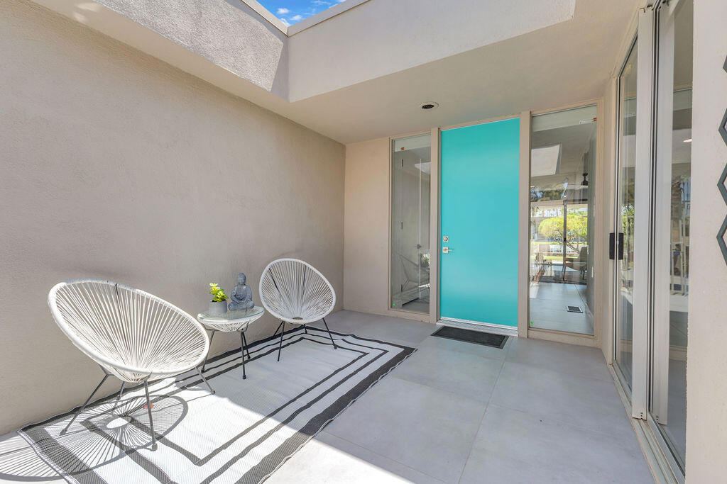 469 E Mariposa Drive