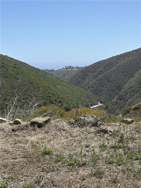 Photo of 12110 Yellow Hill RD, Malibu, CA 90265 (MLS # OC26105552)