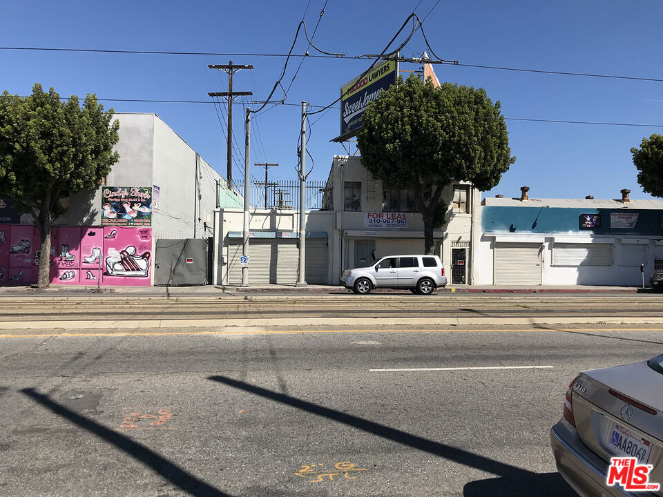 Changed to appraisal (bank and buyer) market PRICE not listing price. IT IS A GREAT BUILDING TO BUID A MIXED USED THE AREA EXPANED A LOT AREAL CITY ROAD PASSING ON WASHINGTON BLVD. GOEING TO LONG BEACH AND EAST AND WEST A FEW BLOCK FROM USC university a block away from Faction District of millions transaction per day and Flower district and jewelry district all culture business people above all there is anything you need for your business in this area above all the labor availability is great at your just phone call can run the business great. close to 4 major FREEE WAY north, south, east, west, LAX AIRPORT OR BURBANK AIRPORT OR ORANGE COUNTY AIRPORT. MOCH MORE PLEASE CALL FOR MORE INFO.