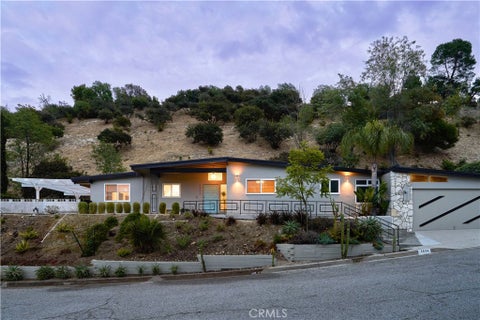 Photo of 3534 Stonehill PL, Sherman Oaks, CA 91423 (MLS # SR26119845)