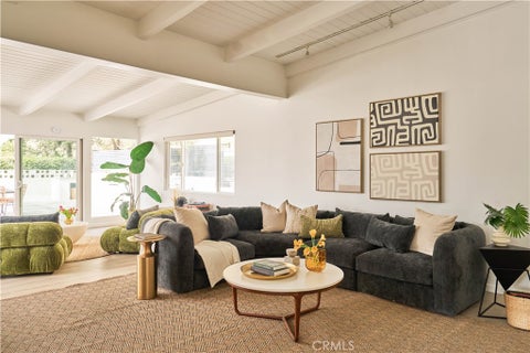 Photo of 3534 Stonehill PL, Sherman Oaks, CA 91423 (MLS # SR26119845)