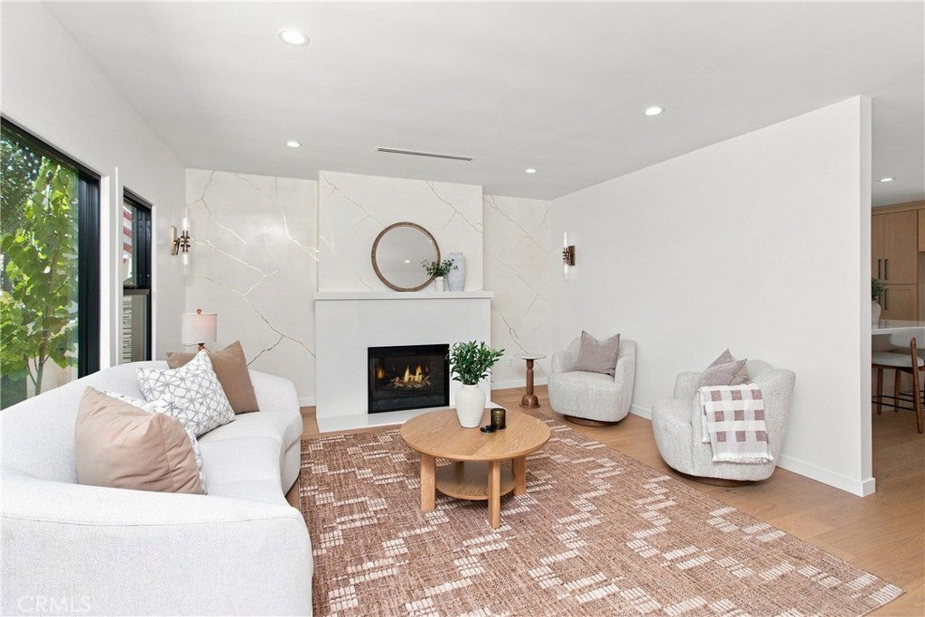 556 Hawthorne