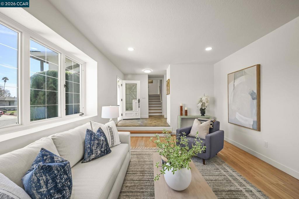 9881 9881 Brunswick Way