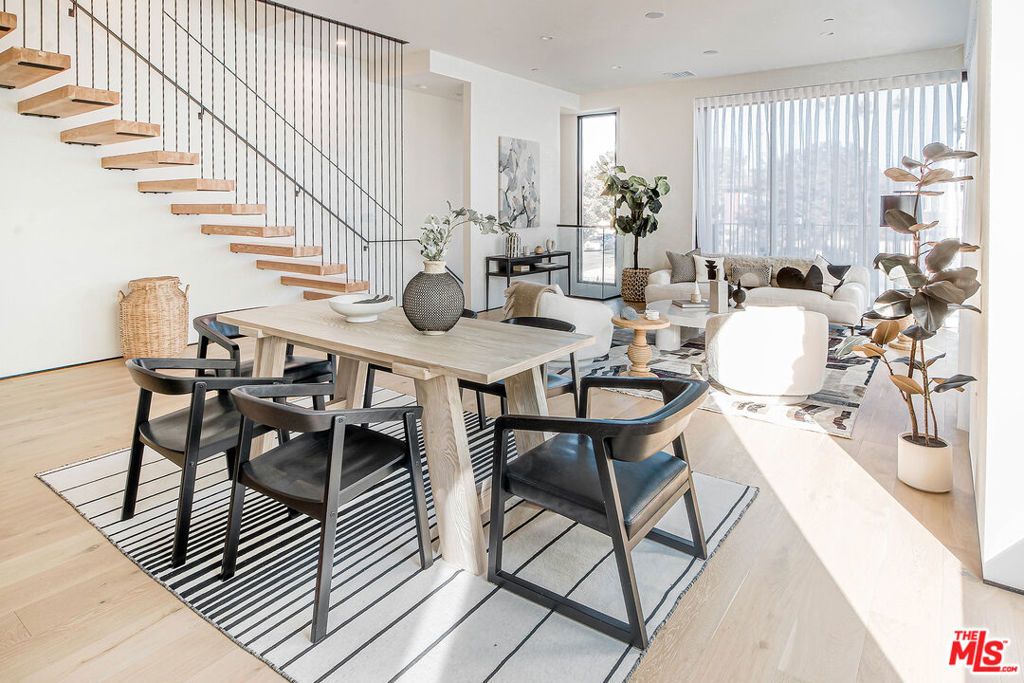 Photo of 1501 S Fairfax Avenue, Los Angeles, CA 90019 (MLS # 25581897)