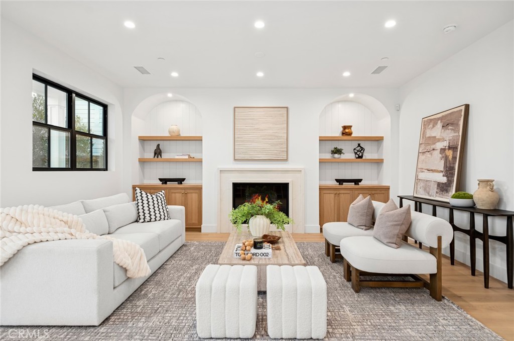275 Walnut