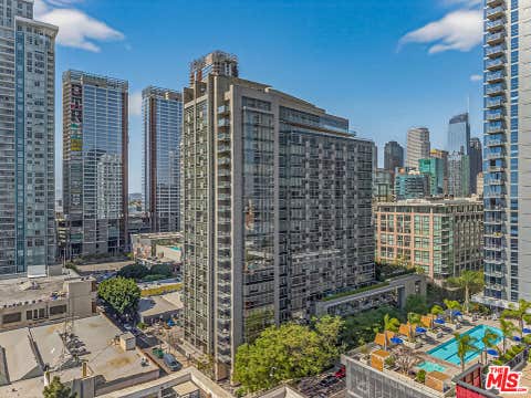 Photo of 1155 S Grand Avenue #1707, Los Angeles, CA 90015 (MLS # 26865555)