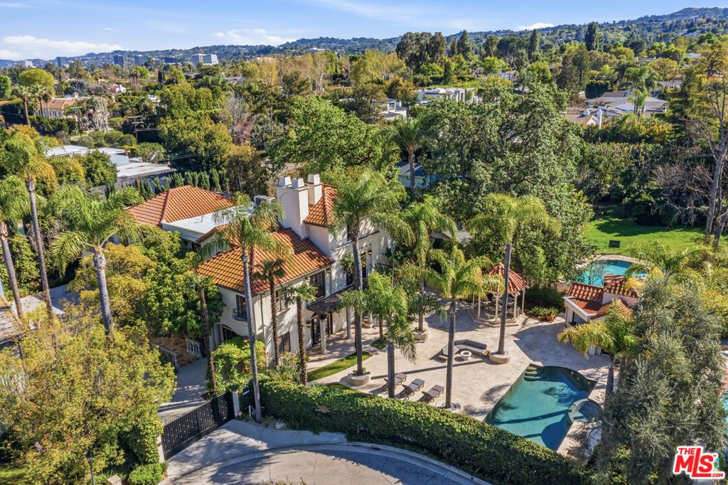 Photo of 17230 Silver Lane, Encino, CA 91316 (MLS # 26656043)