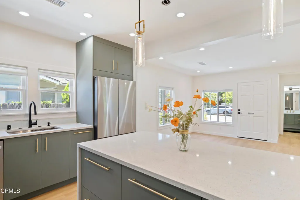 Pasadena, California, United States, 3 Bedrooms Bedrooms, ,2 BathroomsBathrooms,Residential,Active,189827