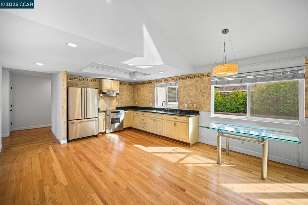 CARRIAGE SQUARE - Residential