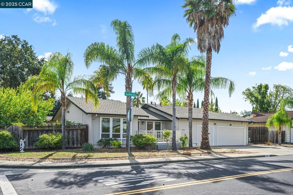 CARRIAGE SQUARE - Residential