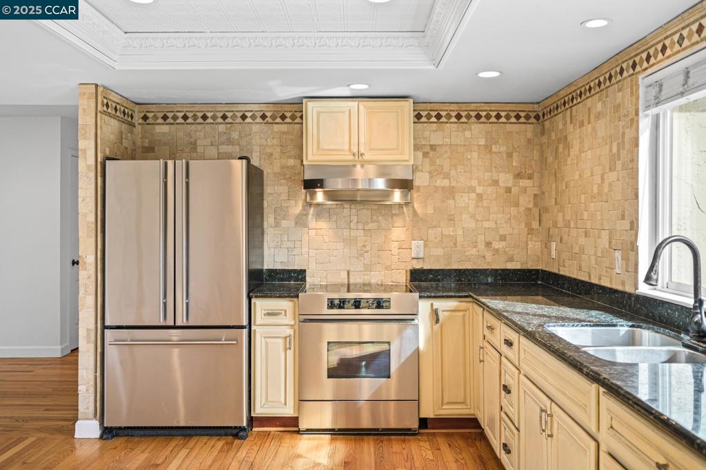 CARRIAGE SQUARE - Residential