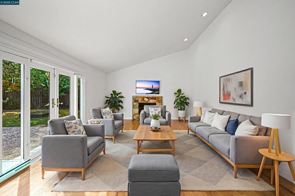 CARRIAGE SQUARE - Residential