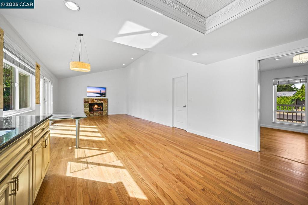 CARRIAGE SQUARE - Residential