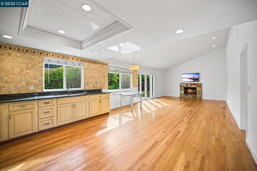 CARRIAGE SQUARE - Residential