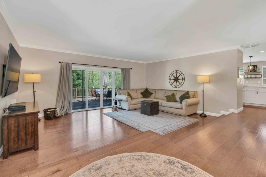 3480 White Oak Court