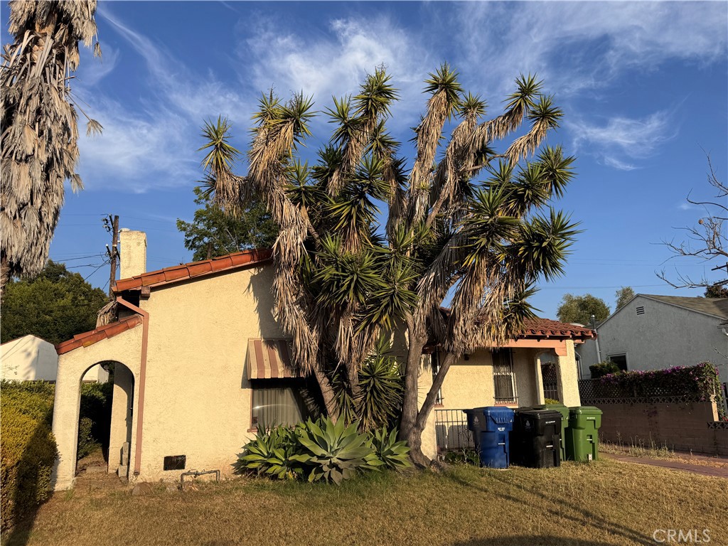 Step back in time with this delightful 3-bed,?1-bath bungalow, built in 1935 and brimming with vintage character. Nestled on a generous 4,934?ft² lot, the property offers a detached 2-car garage, verdant front yard, and enticing potential for expansion or an ADU.
Inside, discover light-filled living areas, hardwood or laminate flooring, and thoughtful period details. Located in a welcoming and diverse Mid-City community, you're minutes from eclectic eateries, parks, schools, and transit corridors.
Perfect for first-time buyers, creative renovators, or those looking to build on this spacious lot in a storied LA neighborhood.