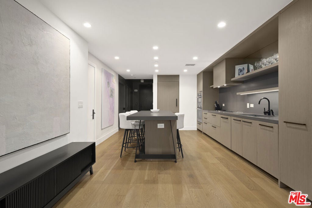 10777 Wilshire Boulevard 207