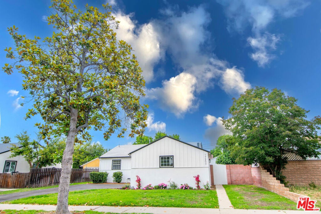 17209 Stagg Street