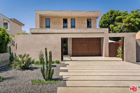 Photo of 3951 Marcasel Avenue, Los Angeles, CA 90066 (MLS # 26834599)