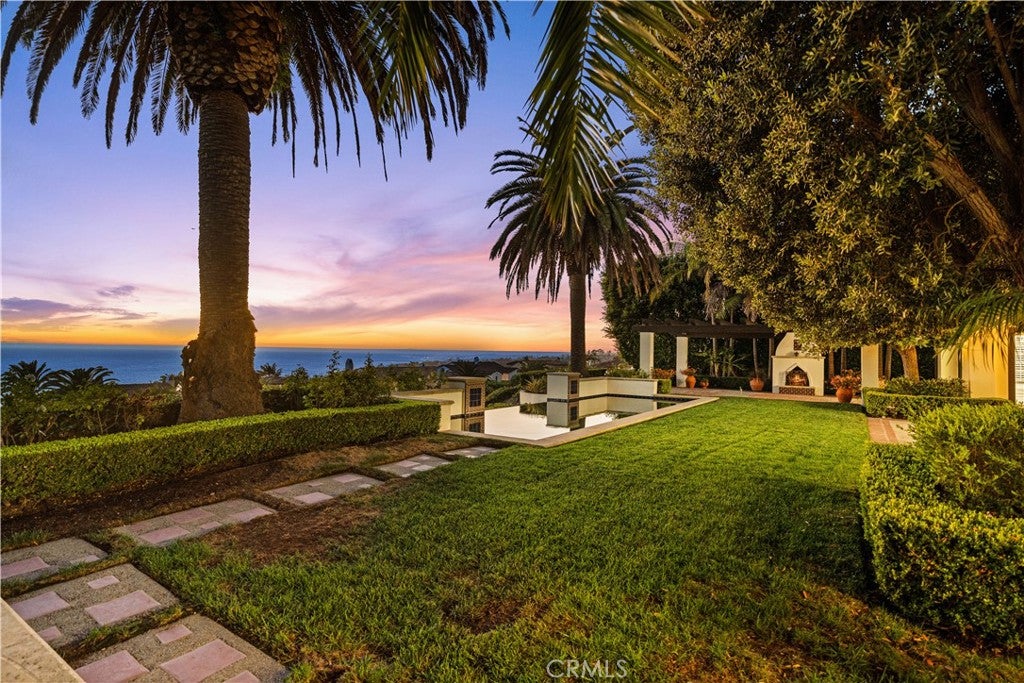 Photo of 24 Scenic Bluff BLF, Newport Coast, CA 92657 (MLS # TR26219808)