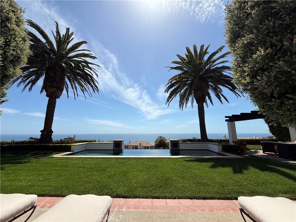 Photo of 24 Scenic Bluff BLF, Newport Coast, CA 92657 (MLS # TR26219808)