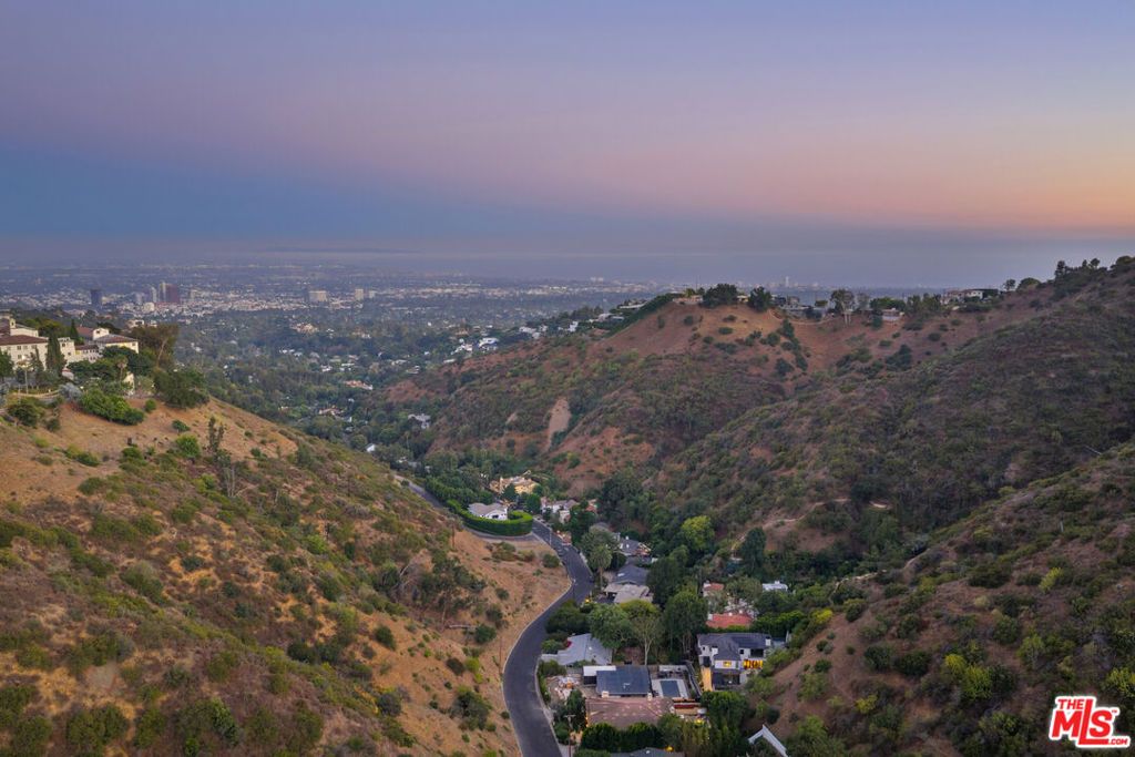 Photo of 1571 N Bundy Drive, Los Angeles, CA 90049 (MLS # 25579511)