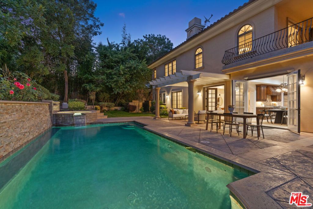 Photo of 1571 N Bundy Drive, Los Angeles, CA 90049 (MLS # 25579511)