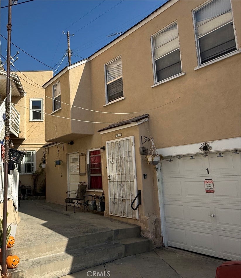 2116 S Palm Grove Avenue