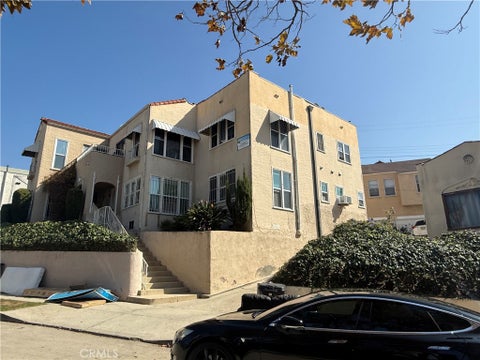 Photo of 2116 S Palm Grove Avenue, Los Angeles, CA 90016 (MLS # DW26223537)