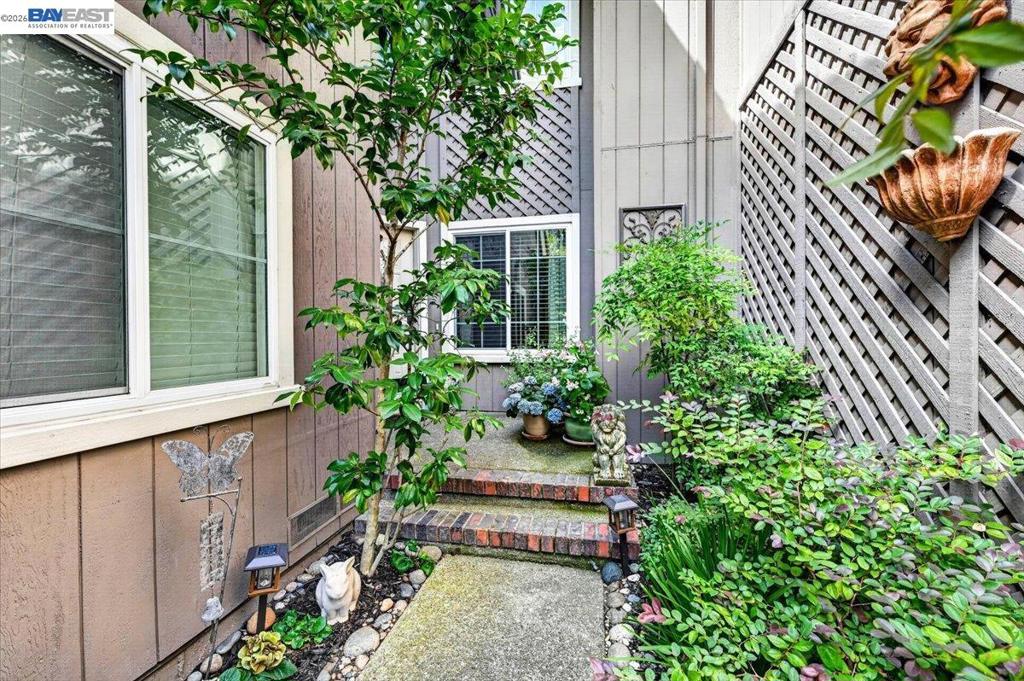 525 Silver Oak Ln