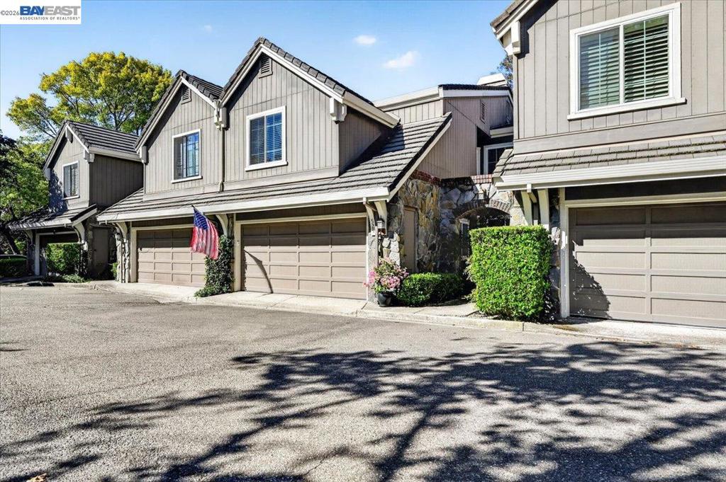 525 Silver Oak Ln