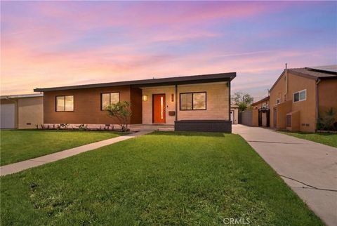 Photo of 2260 Gondar Avenue, Long Beach, CA 90815 (MLS # CV26106546)
