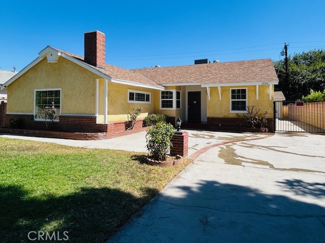Brand-new, remodeled 3-bedroom, 2-bathroom house. Very long driveway. 4 parking spaces in front of the house. Very clean and ready to move in. The property is close to FWY10 but it's very quiet. Lots of fruit trees. Close to Supermarkets, banks and restaurants.
**Rent includes WIFI & Trash **