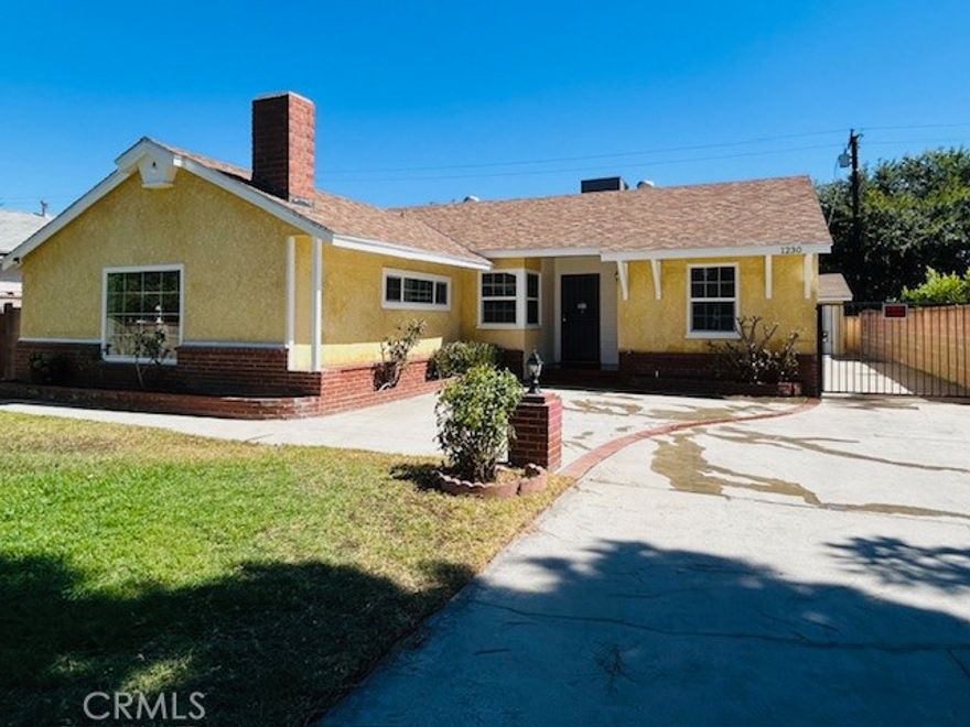 Brand-new, remodeled 3-bedroom, 2-bathroom house. Very long driveway. 4 parking spaces in front of the house. Very clean and ready to move in. The property is close to FWY10 but it's very quiet. Lots of fruit trees. Close to Supermarkets, banks and restaurants. 

**Rent includes WIFI & Trash **