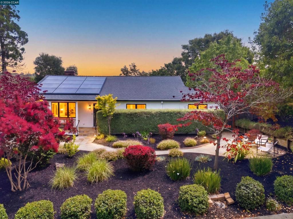 Photo of 31 Crestview Drive Dr, Orinda, CA 94563 (MLS # 41131375)