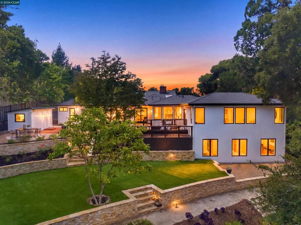 Photo of 31 Crestview Drive Dr, Orinda, CA 94563 (MLS # 41131375)