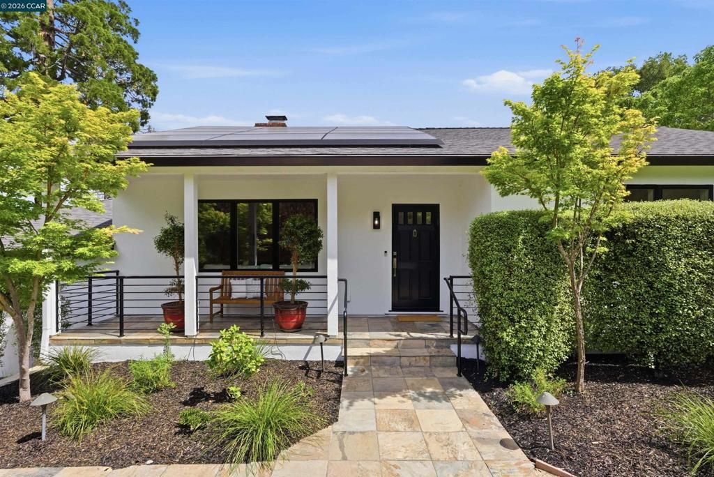 Photo of 31 Crestview Drive Dr, Orinda, CA 94563 (MLS # 41131375)