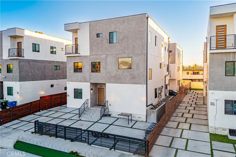 Photo of 4842 W 17th Street, Los Angeles, CA 90019 (MLS # BB25253793)