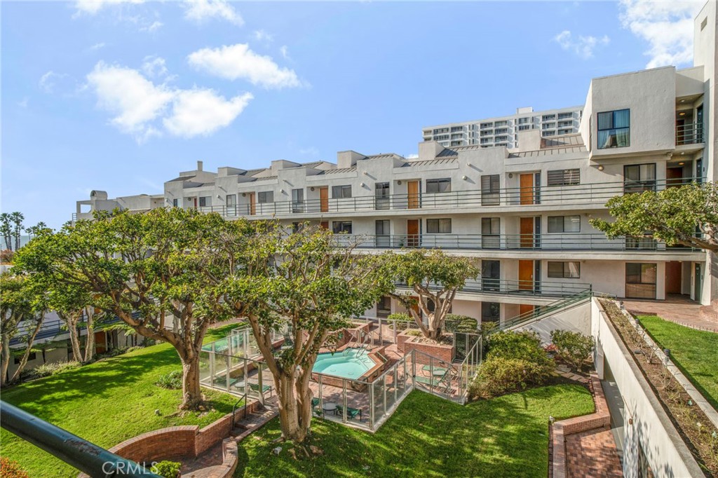 Properties 3 2930 Neilson Way 407