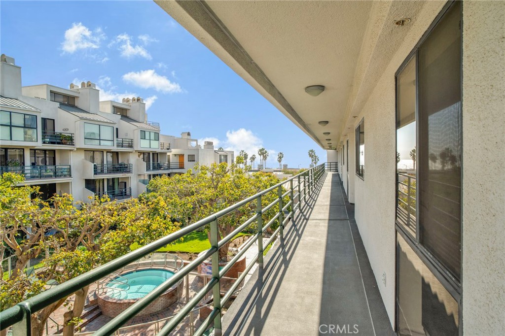 Properties 2 2930 Neilson Way 407