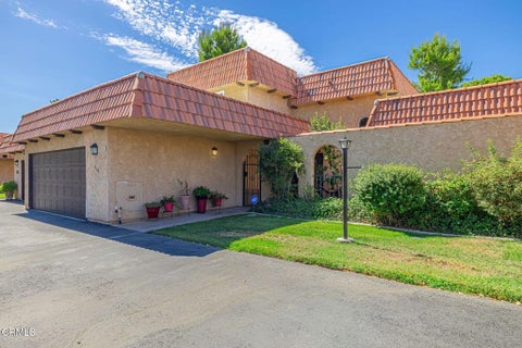 Photo of 236 Shirley Lane, Palmdale, CA 93551 (MLS # V1-37711)