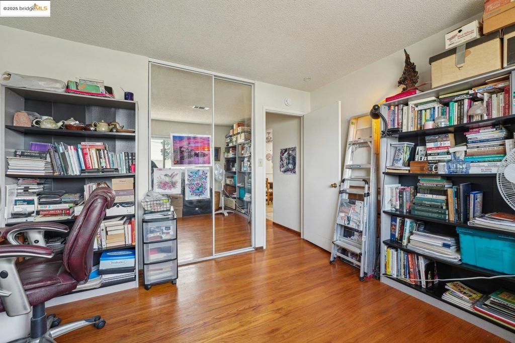 listing image 130728382167151943998