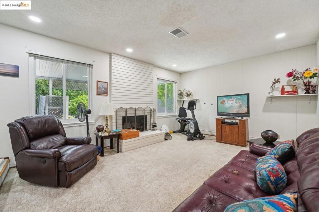 listing image 130728647507016086279