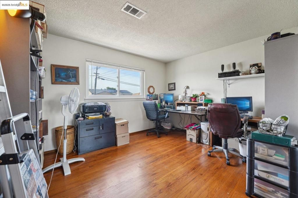 listing image 130722571000823645130