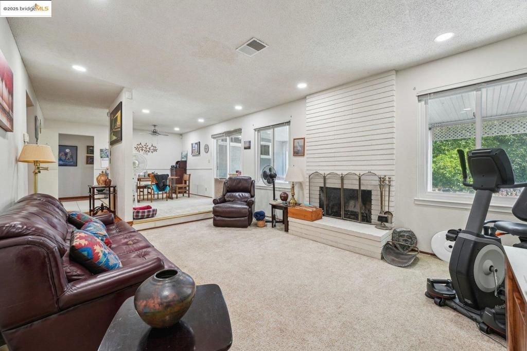 listing image 130726192398322433134